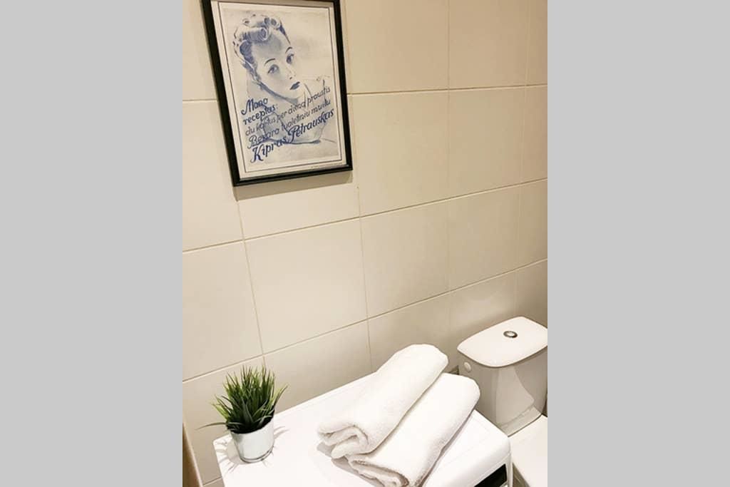 Апартаменты Retro Inspired Minimalist Studio Apartment Каунас-21