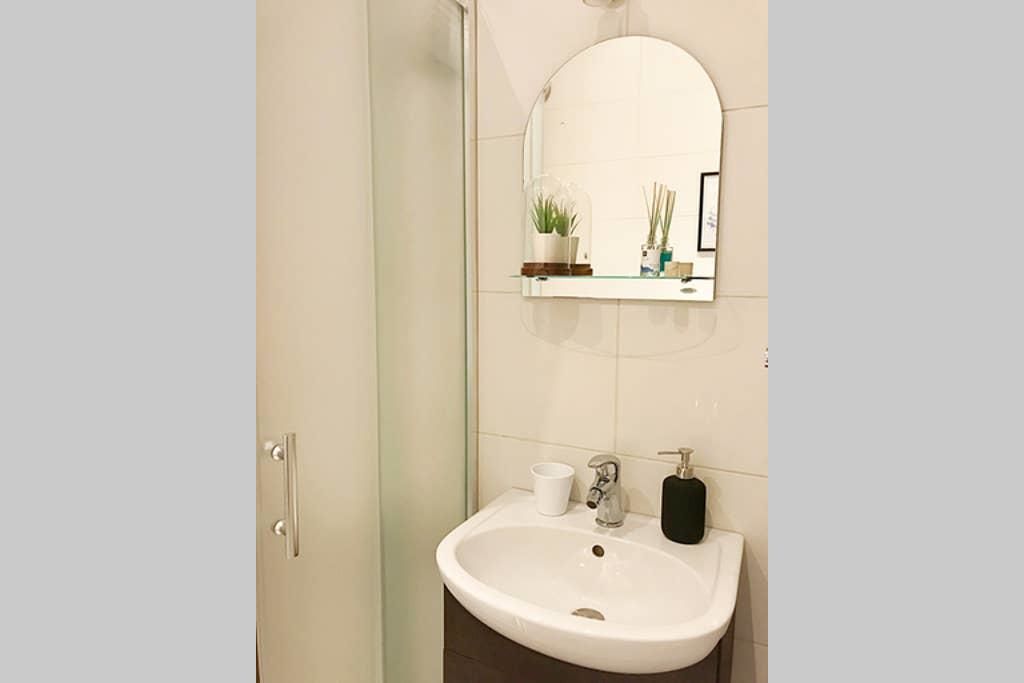 Апартаменты Retro Inspired Minimalist Studio Apartment Каунас-23