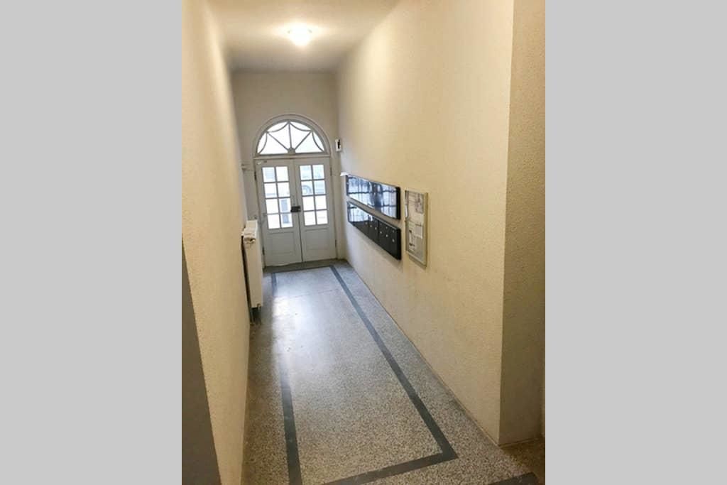 Апартаменты Retro Inspired Minimalist Studio Apartment Каунас-28