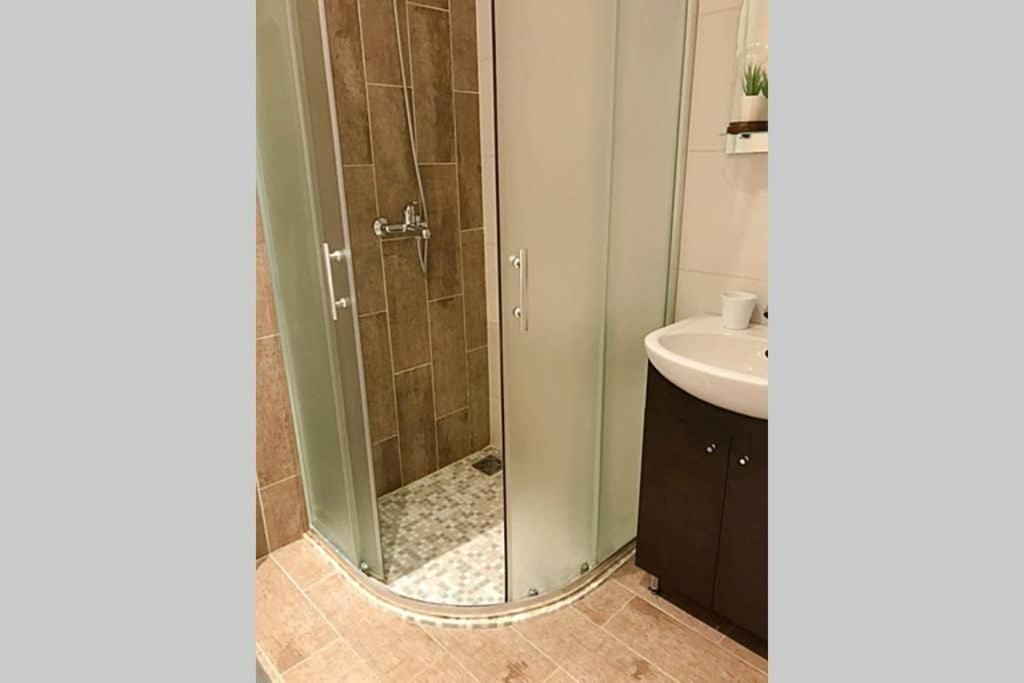 Апартаменты Retro Inspired Minimalist Studio Apartment Каунас-56