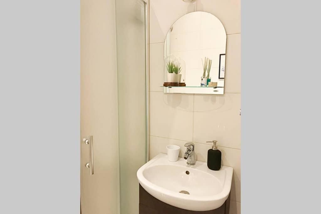 Апартаменты Retro Inspired Minimalist Studio Apartment Каунас-59